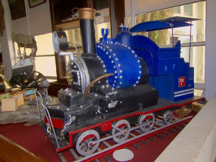Model of DHR locomotive at the Cochrane Place Hotel, on the way from Kurseong Train Station to the Makaibari Tea Estate.